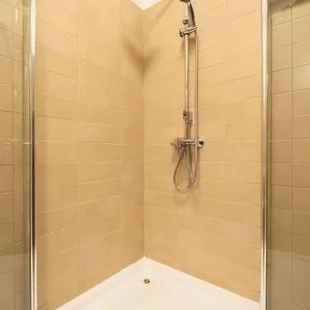 Apartment Bright Downtown Balcony Retreat Budapest