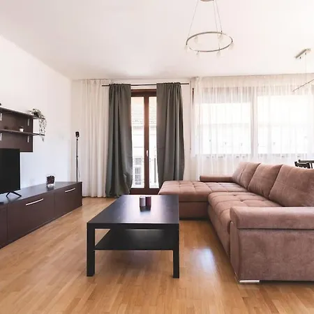 Bright Downtown Balcony Retreat * Budapest