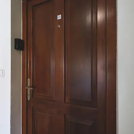 Apartment Bright Downtown Balcony Retreat