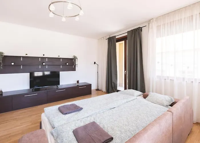 Bright Downtown Balcony Retreat Apartament Budapesta