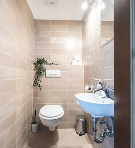 Apartament Bright Downtown Balcony Retreat