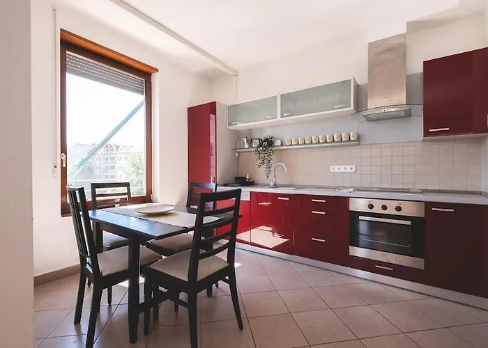 Apartment Bright Downtown Balcony Retreat Budapest