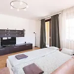 Bright Downtown Balcony Retreat 公寓 布达佩斯