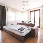 公寓 Bright Downtown Balcony Retreat *