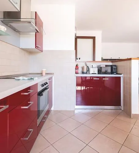 Bright Downtown Balcony Retreat